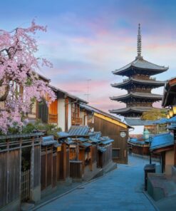 Semana Santa en Japón: entre cerezos en flor y montañas – 28 de marzo al 07 de abril de 2026 18 4 GU0004ES Las calles de Kioto